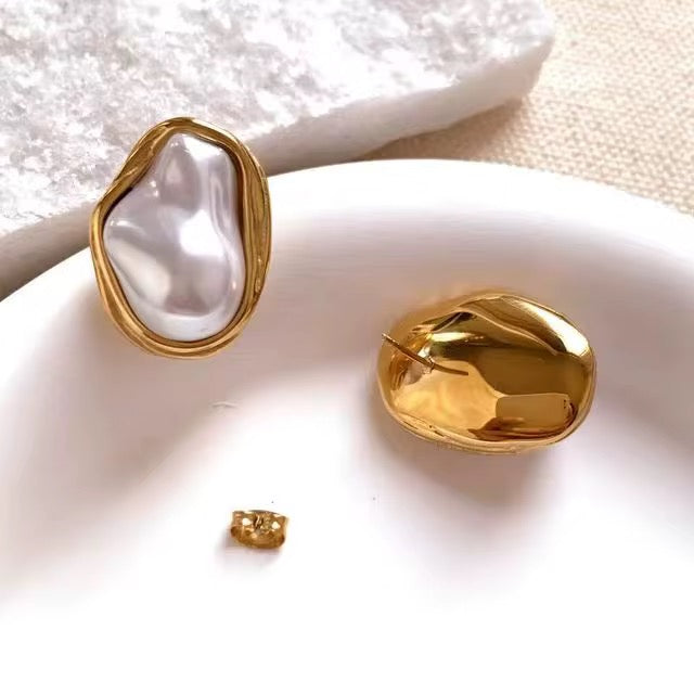PEARL STUDS