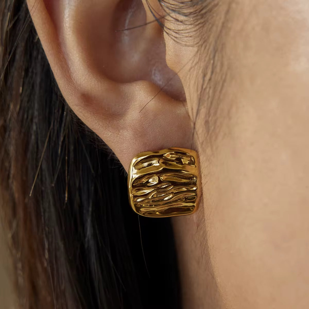 HAMMERED SQUARE STUDS