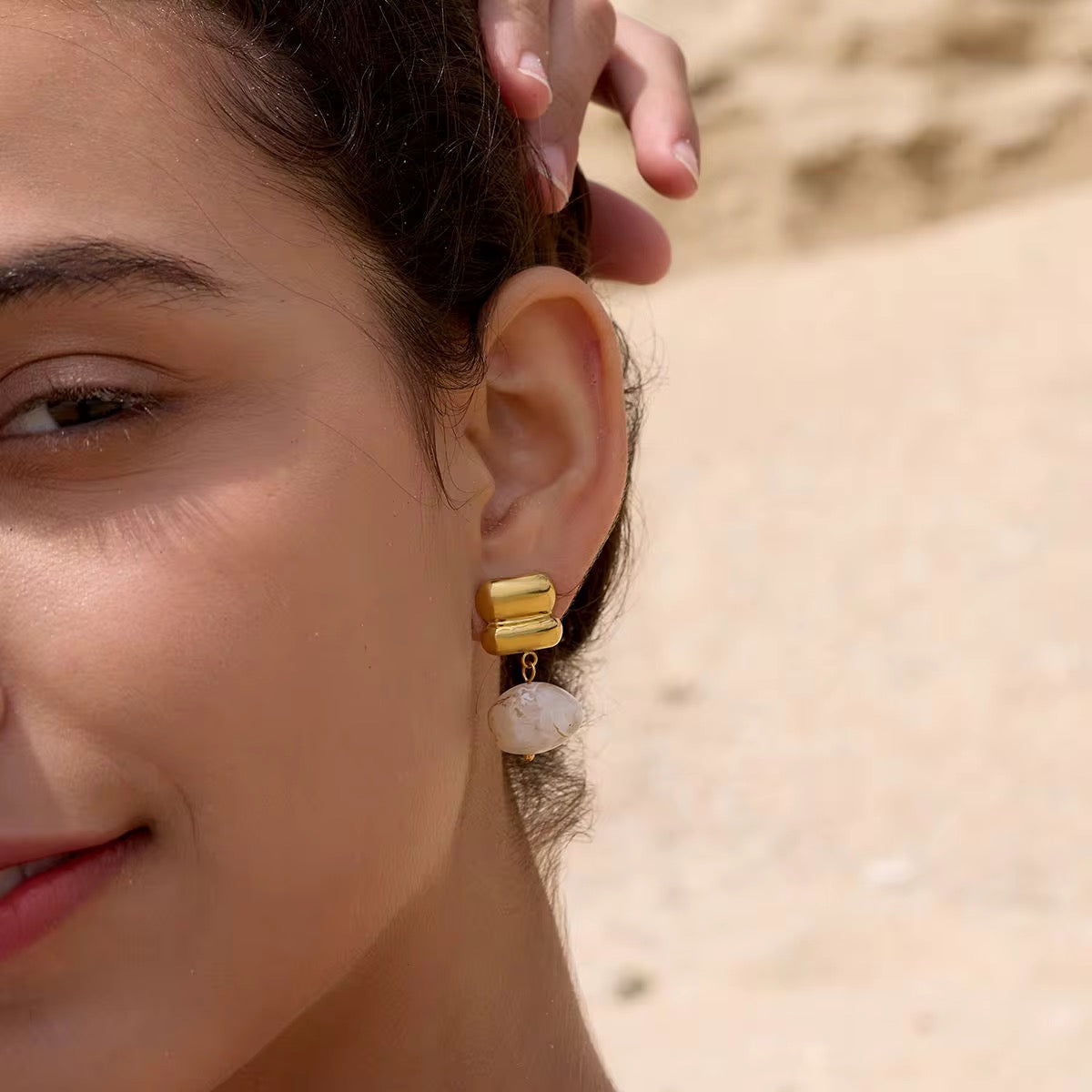 RESIN STUDS