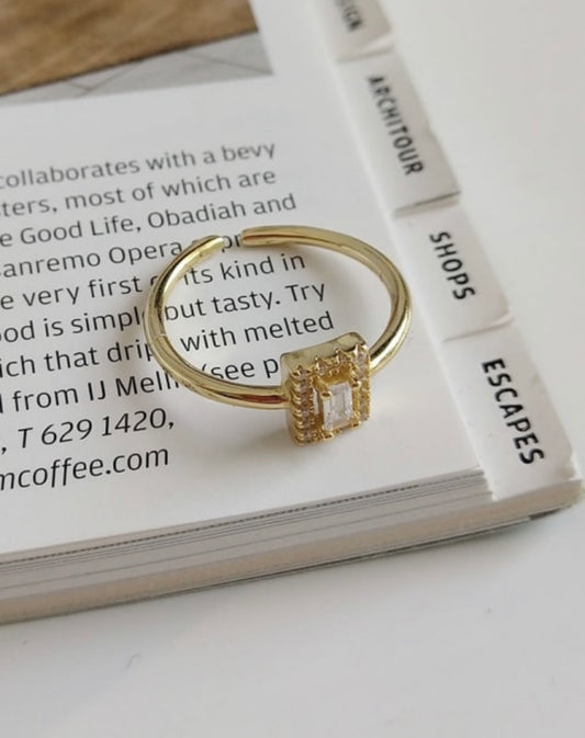 VINTAGE CZ RING