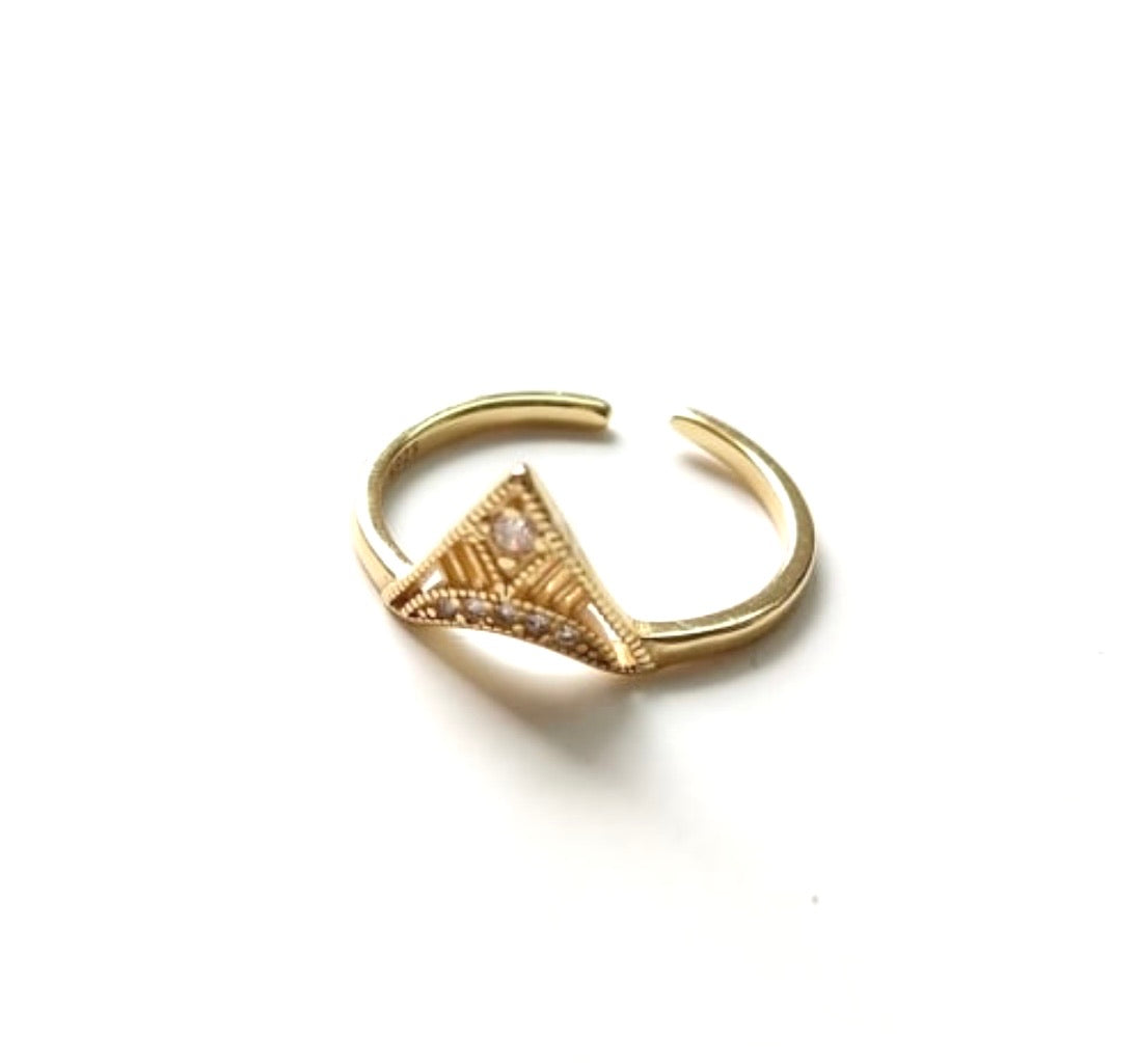 CURVED TRIANGLE CZ RING